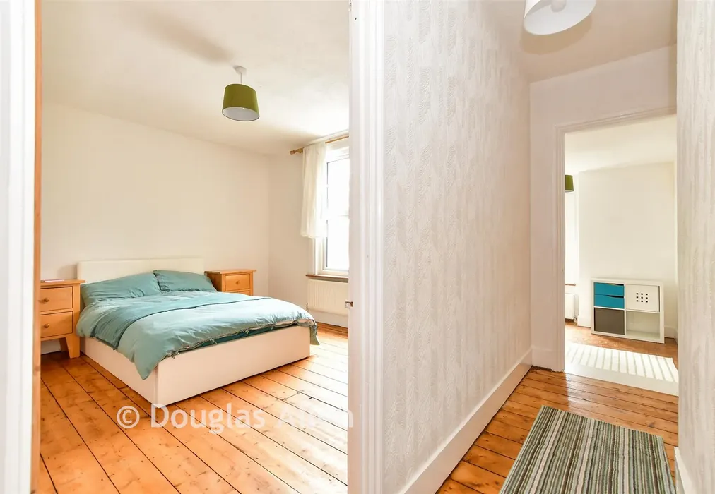 Landing - Eastbrook Road, Waltham Abbey, Essex - Wards of Kent