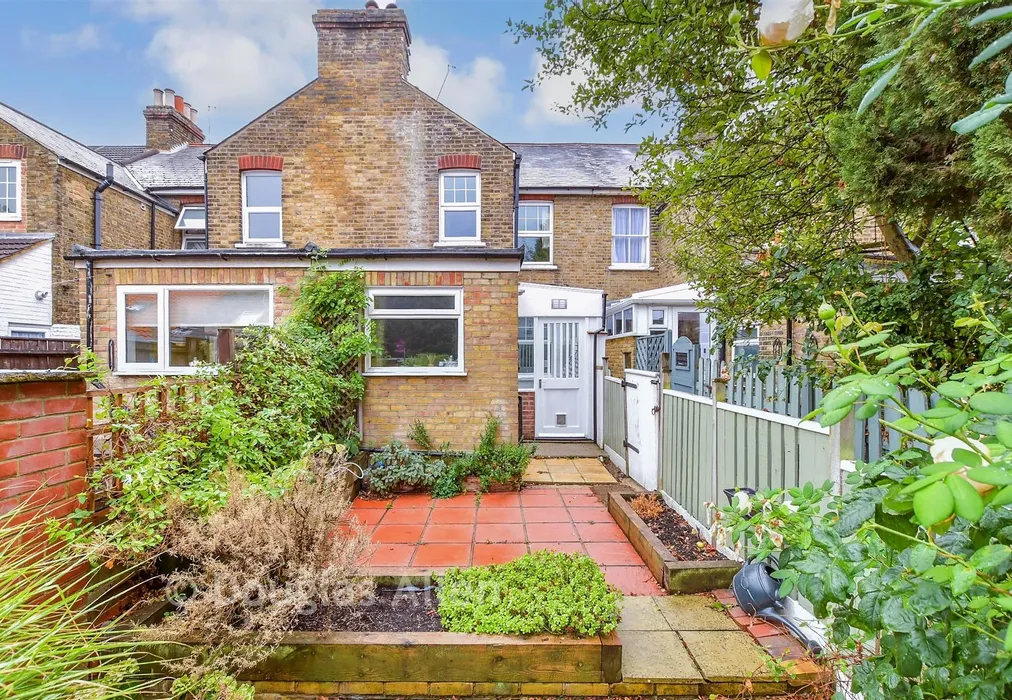 Rear Garden - Eastbrook Road, Waltham Abbey, Essex - Wards of Kent