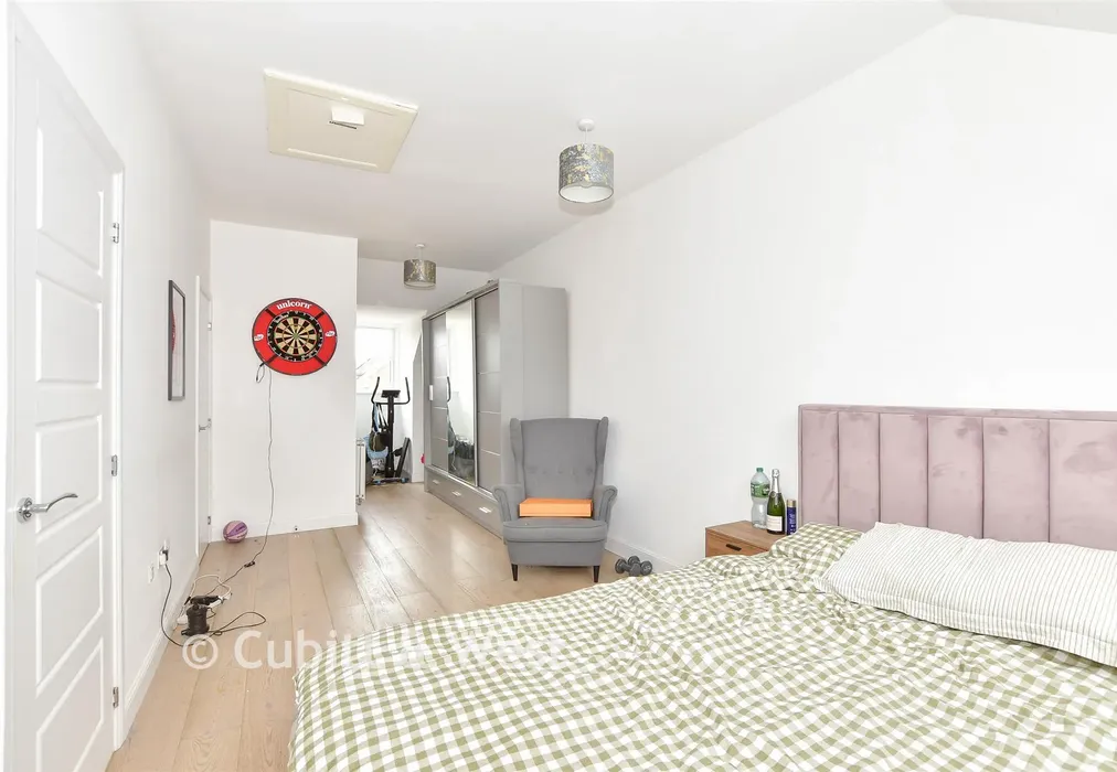 Bedroom 1 - Bedivere Road, Crawley, West Sussex - Wards of Kent
