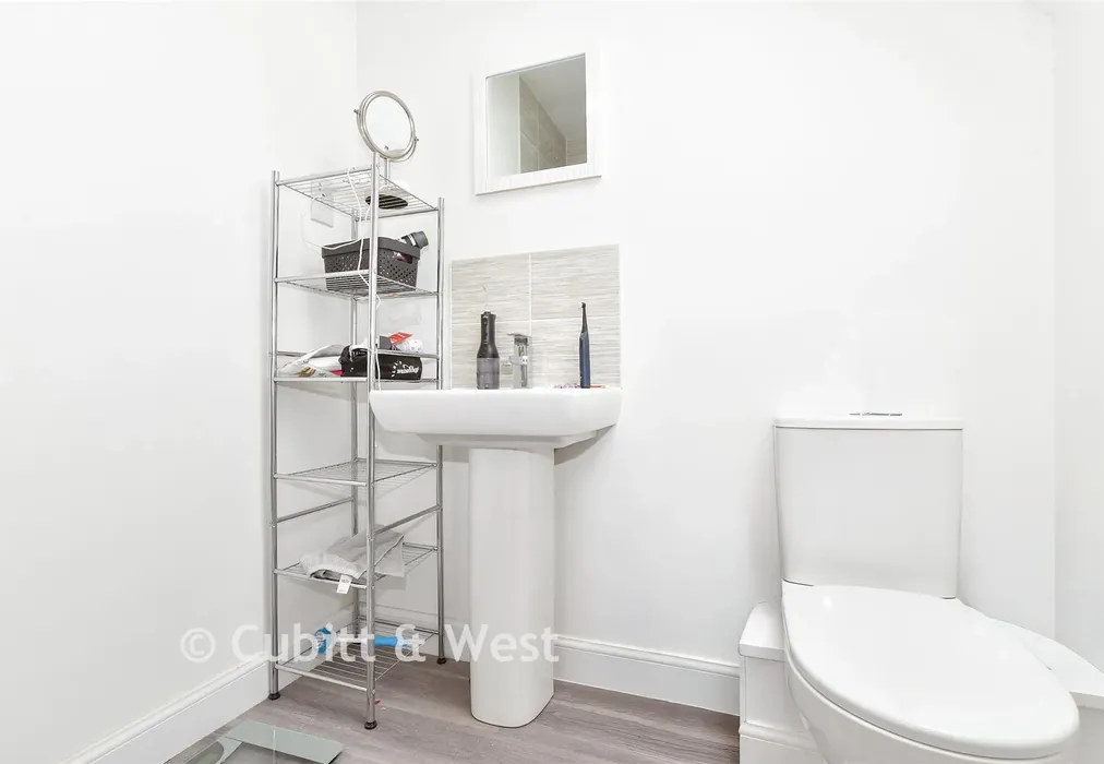 En-Suite Shower Room - Bedivere Road, Crawley, West Sussex - Wards of Kent