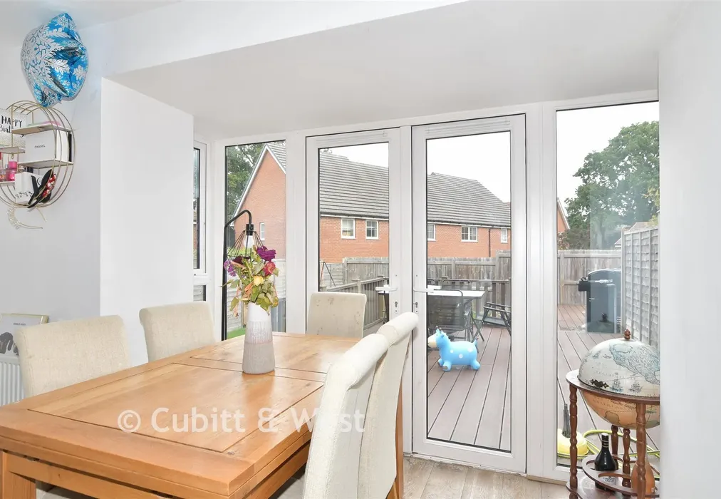 Lounge/Dining Room - Bedivere Road, Crawley, West Sussex - Wards of Kent