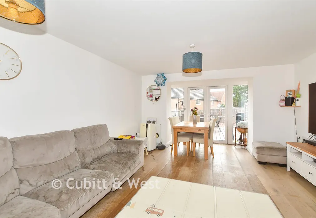 Lounge/Dining Room - Bedivere Road, Crawley, West Sussex - Wards of Kent