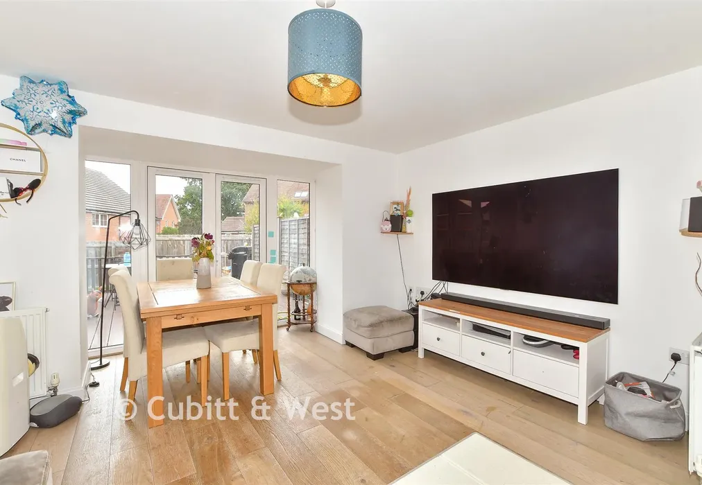 Lounge/Dining Room - Bedivere Road, Crawley, West Sussex - Wards of Kent
