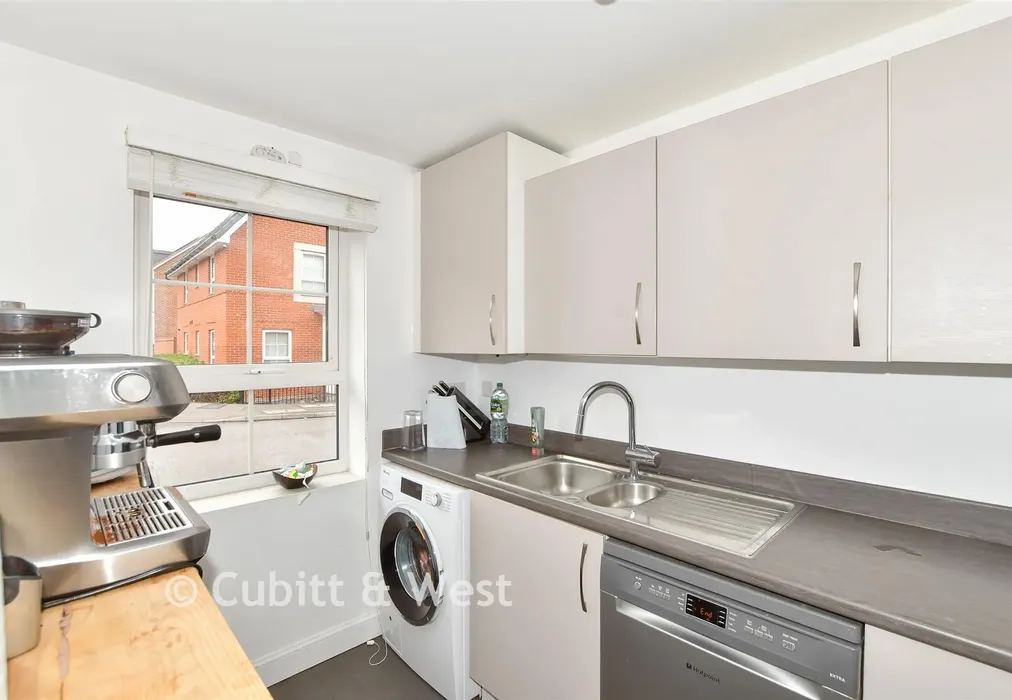 Kitchen - Bedivere Road, Crawley, West Sussex - Wards of Kent
