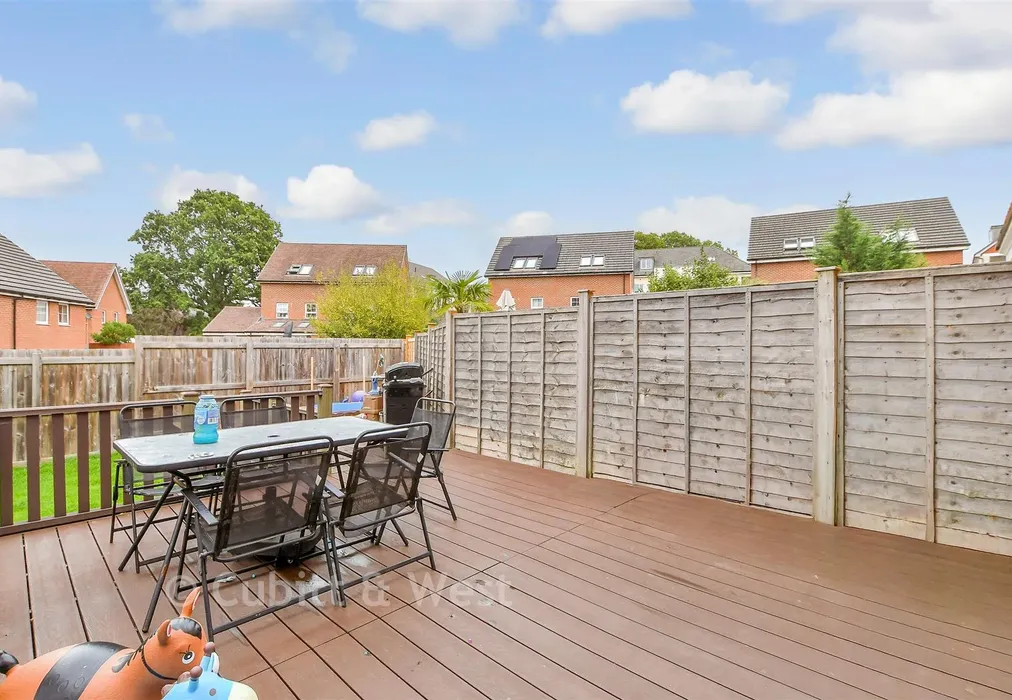 Rear Garden - Bedivere Road, Crawley, West Sussex - Wards of Kent
