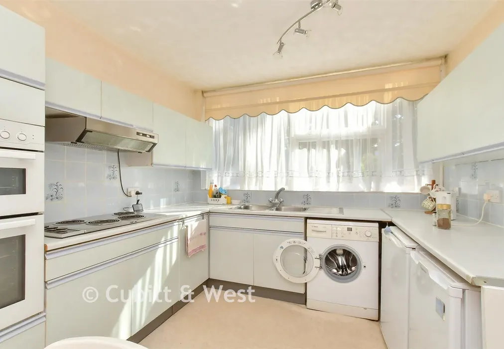 Kitchen - The Rowans, Worthing, West Sussex - Wards of Kent