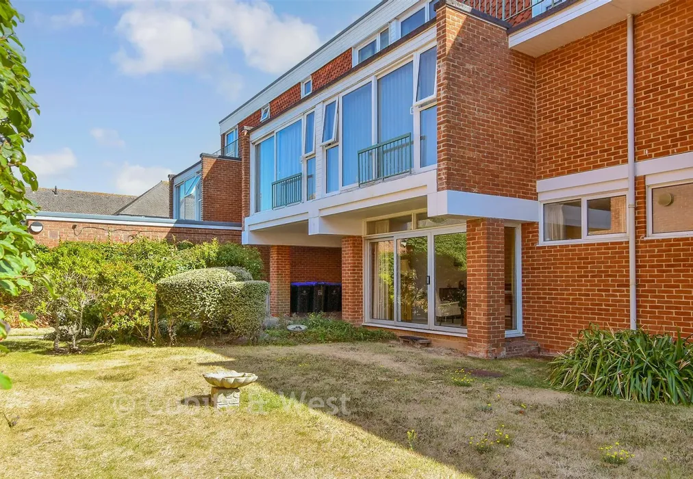 Rear Garden - The Rowans, Worthing, West Sussex - Wards of Kent