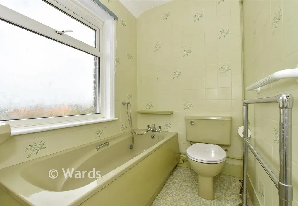 Bathroom. - Invicta Road, Margate, Kent - Wards of Kent