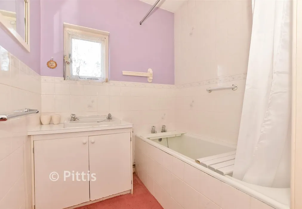 Bathroom - Vinings Gardens, Sandown, Isle of Wight - Wards of Kent