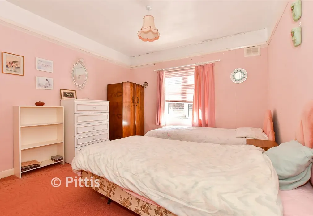 Bedroom 2 - Vinings Gardens, Sandown, Isle of Wight - Wards of Kent