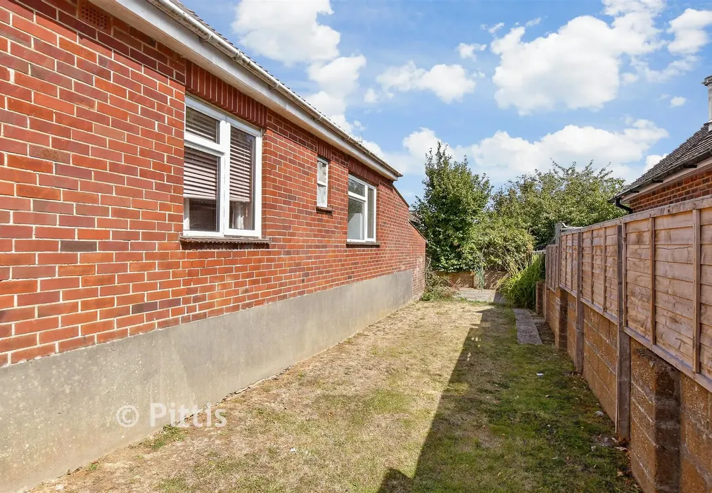 Rear Garden - Vinings Gardens, Sandown, Isle of Wight - Wards of Kent