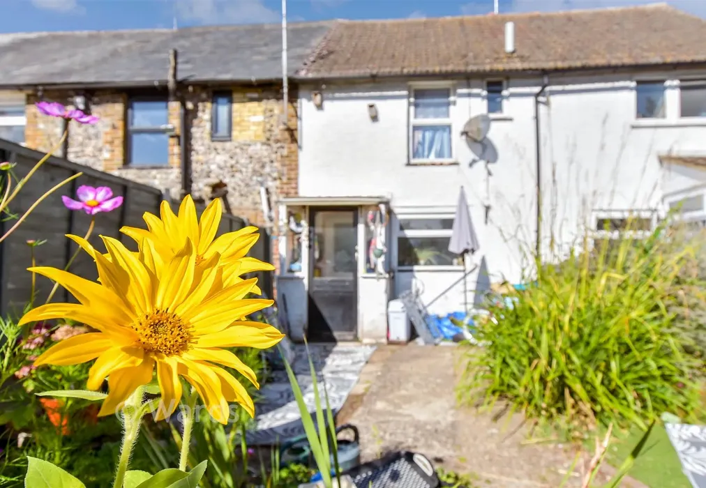 External Lifestyle Photograph - Prospect Road, Minster, Kent - Wards of Kent