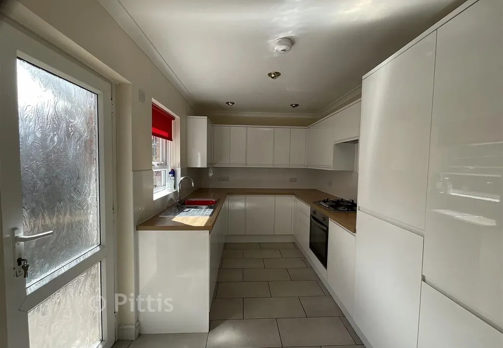Kitchen - Ranelagh Road, Sandown, Isle of Wight - Wards of Kent