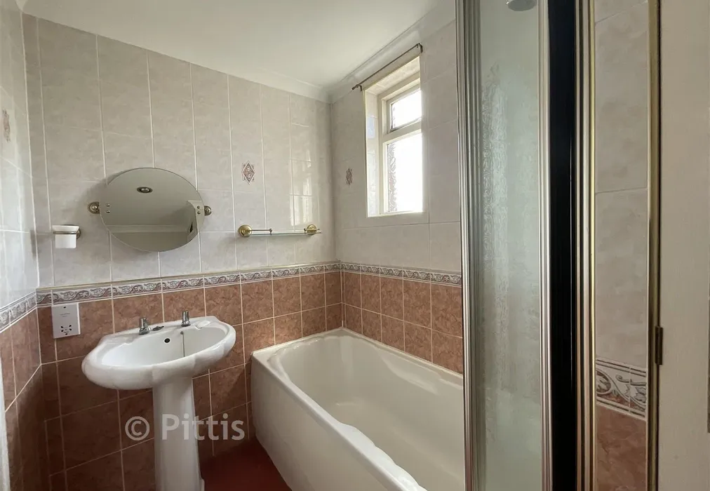 Bathroom - Ranelagh Road, Sandown, Isle of Wight - Wards of Kent