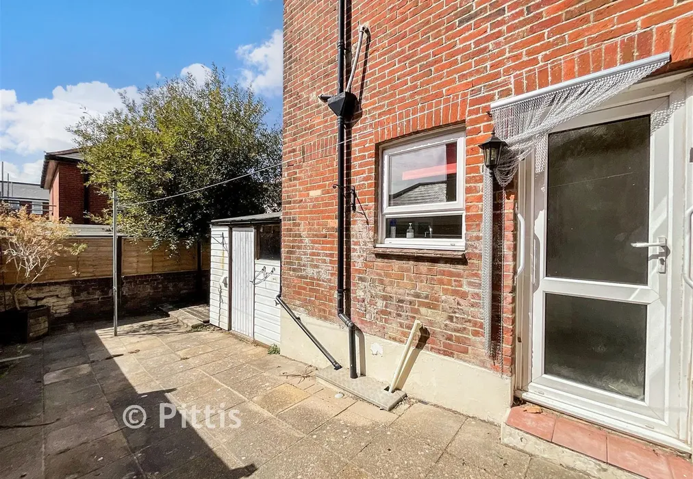 Rear Courtyard - Ranelagh Road, Sandown, Isle of Wight - Wards of Kent