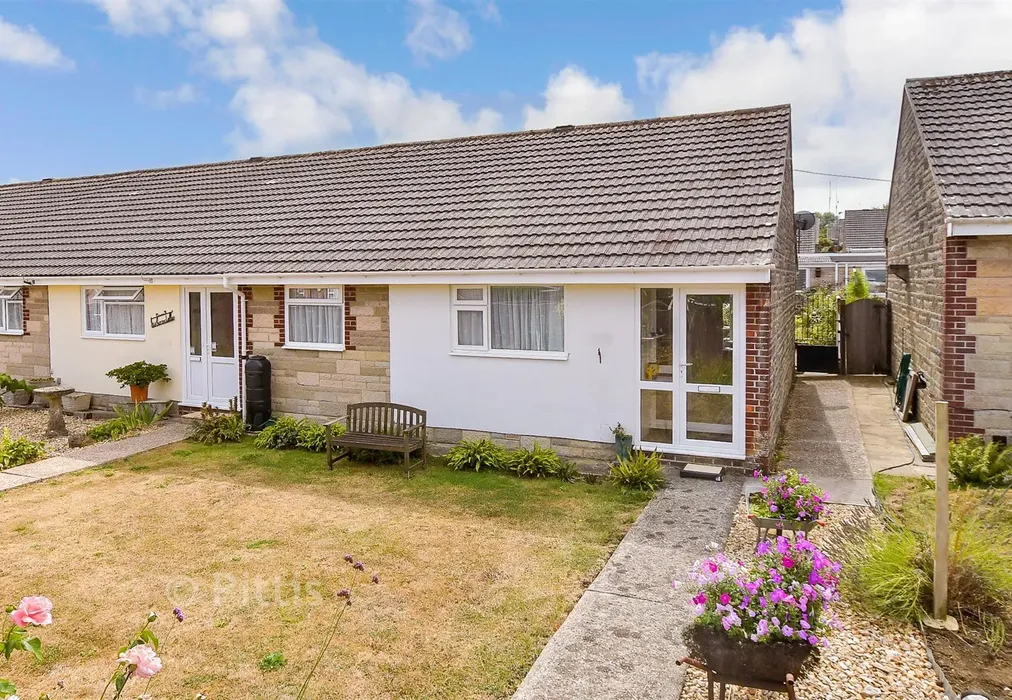 External (Web)* - Mountbatten Drive, Newport, Isle of Wight - Wards of Kent