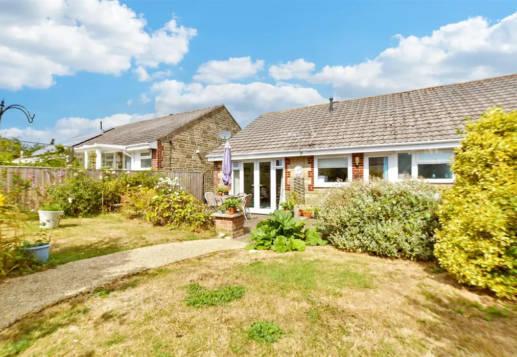 Rear Garden - Mountbatten Drive, Newport, Isle of Wight - Wards of Kent