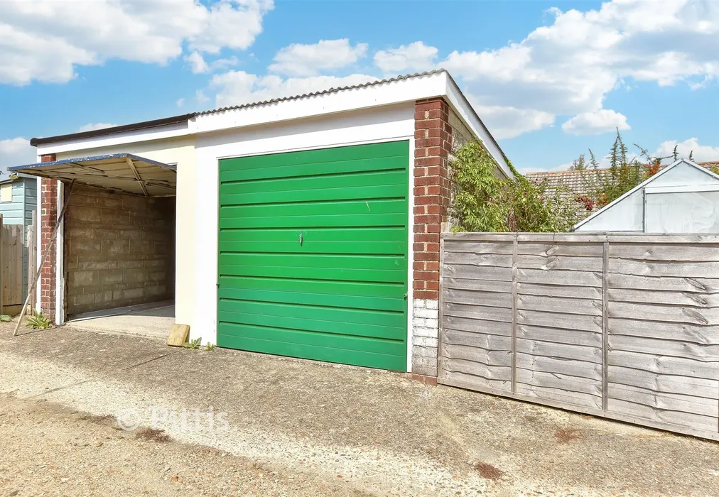 Driveway/Parking - Mountbatten Drive, Newport, Isle of Wight - Wards of Kent
