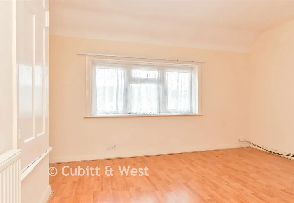 Bedroom 1 - Hodshrove Road, Brighton, East Sussex - Wards of Kent