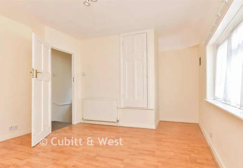 Bedroom 1 - Hodshrove Road, Brighton, East Sussex - Wards of Kent