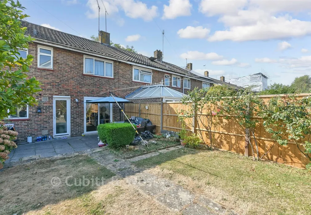 Rear Garden - Thatcher Close, Crawley, West Sussex - Wards of Kent