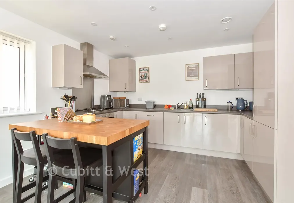 Lounge/Kitchen - Calvert Link, Horsham, West Sussex - Wards of Kent