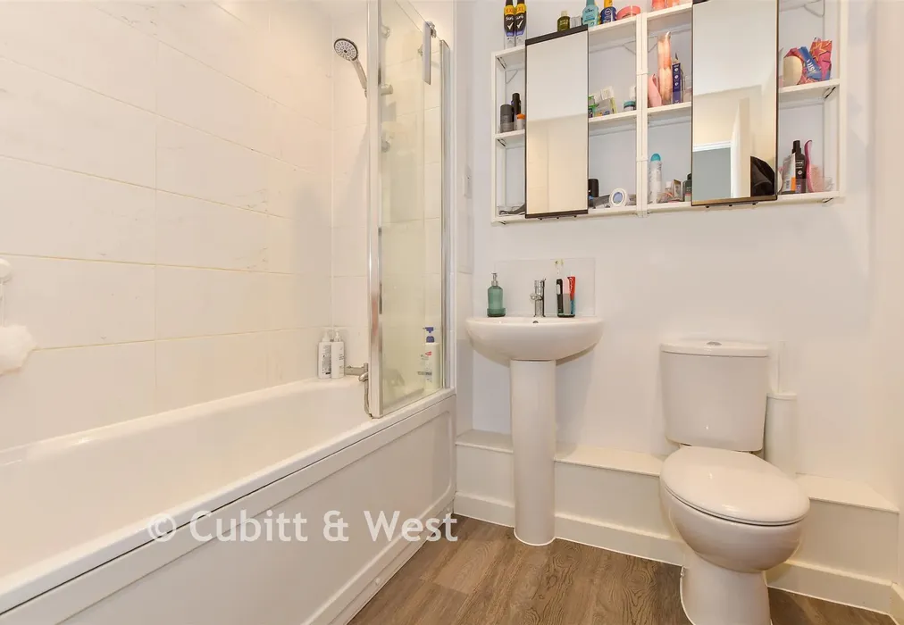 Bathroom - Calvert Link, Horsham, West Sussex - Wards of Kent