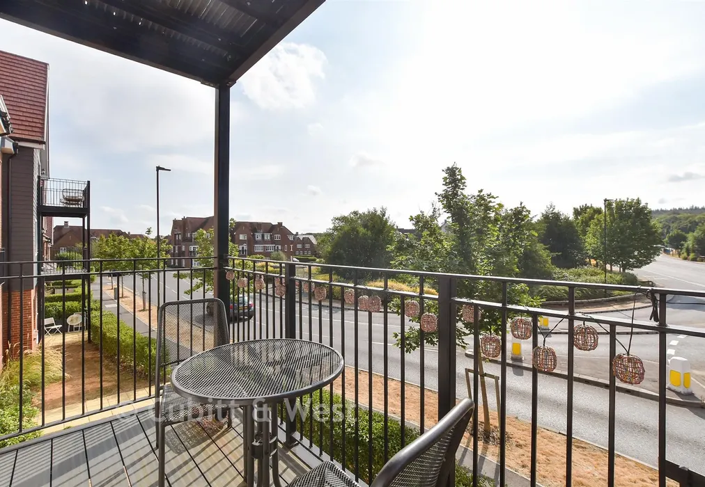 Balcony - Calvert Link, Horsham, West Sussex - Wards of Kent