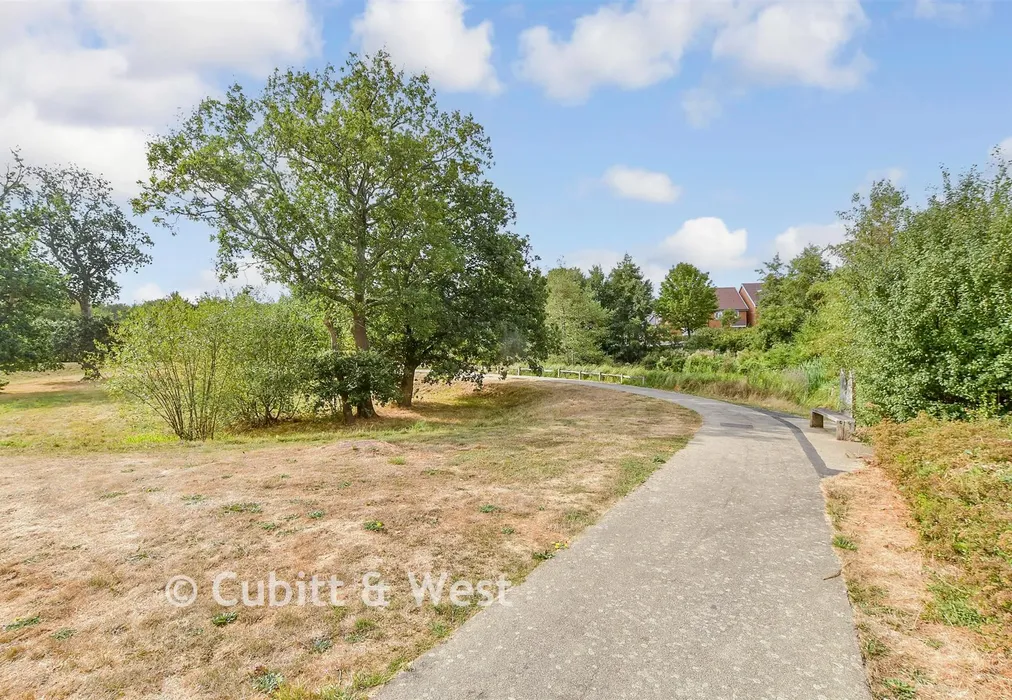 Surrounding Area - Calvert Link, Horsham, West Sussex - Wards of Kent