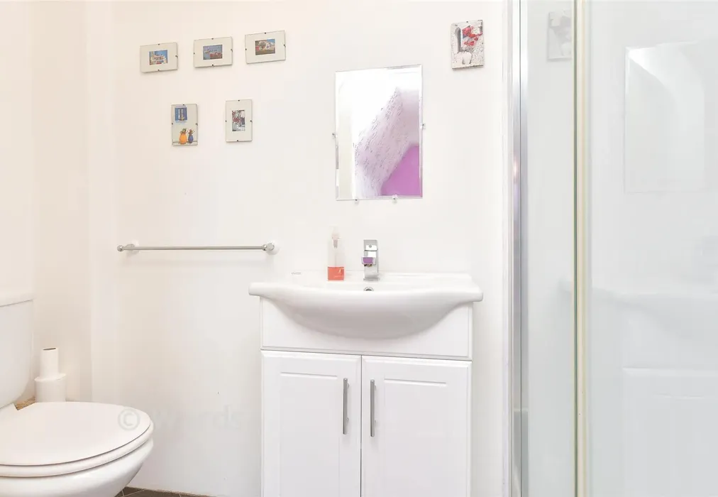 En-Suite Shower Room - Whybornes Chase, Minster On Sea, Sheerness, Kent - Wards of Kent
