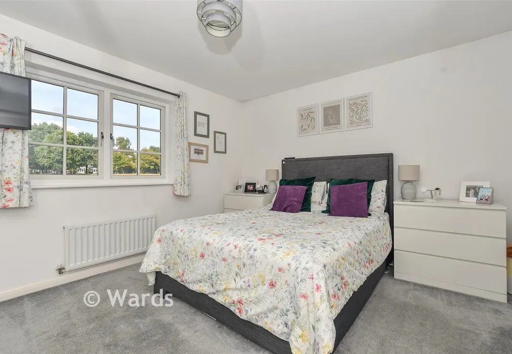 Bedroom 1 - Pierce Lane, Tenterden, Kent - Wards of Kent