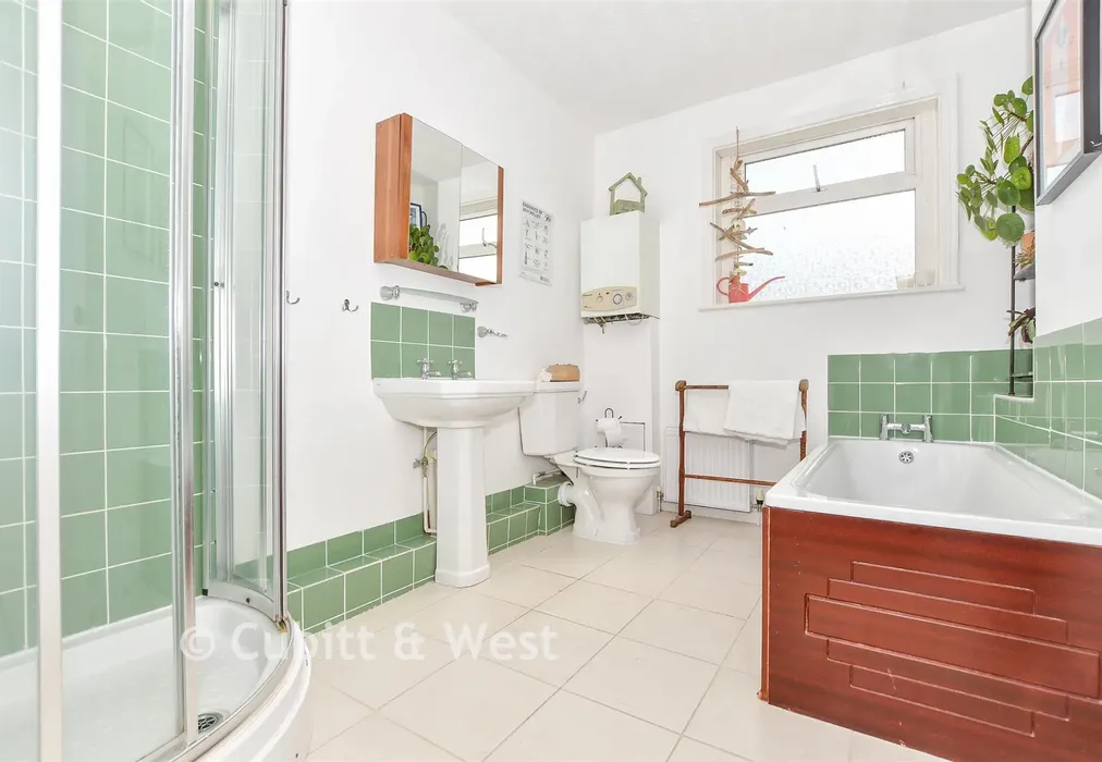 Bathroom - Winstanley Road, Stamshaw, Portsmouth, Hampshire - Wards of Kent