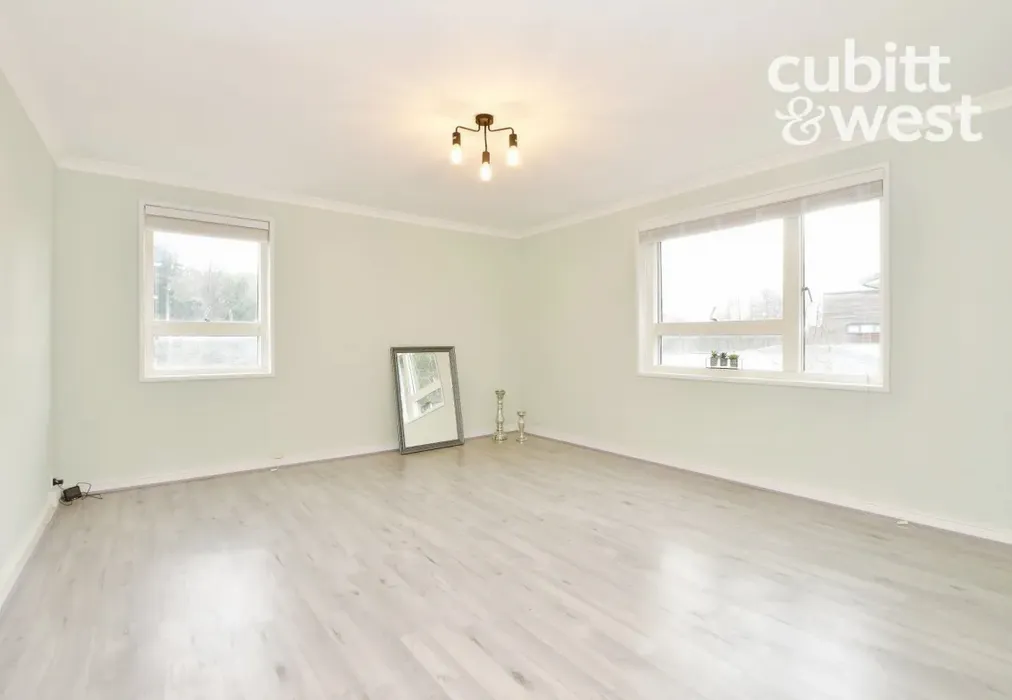 Lounge - AVAILABLE NOW! Orchard Way, East Grinstead, RH19 - Wards of Kent