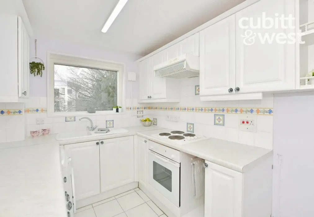 Kitchen - AVAILABLE NOW! Orchard Way, East Grinstead, RH19 - Wards of Kent