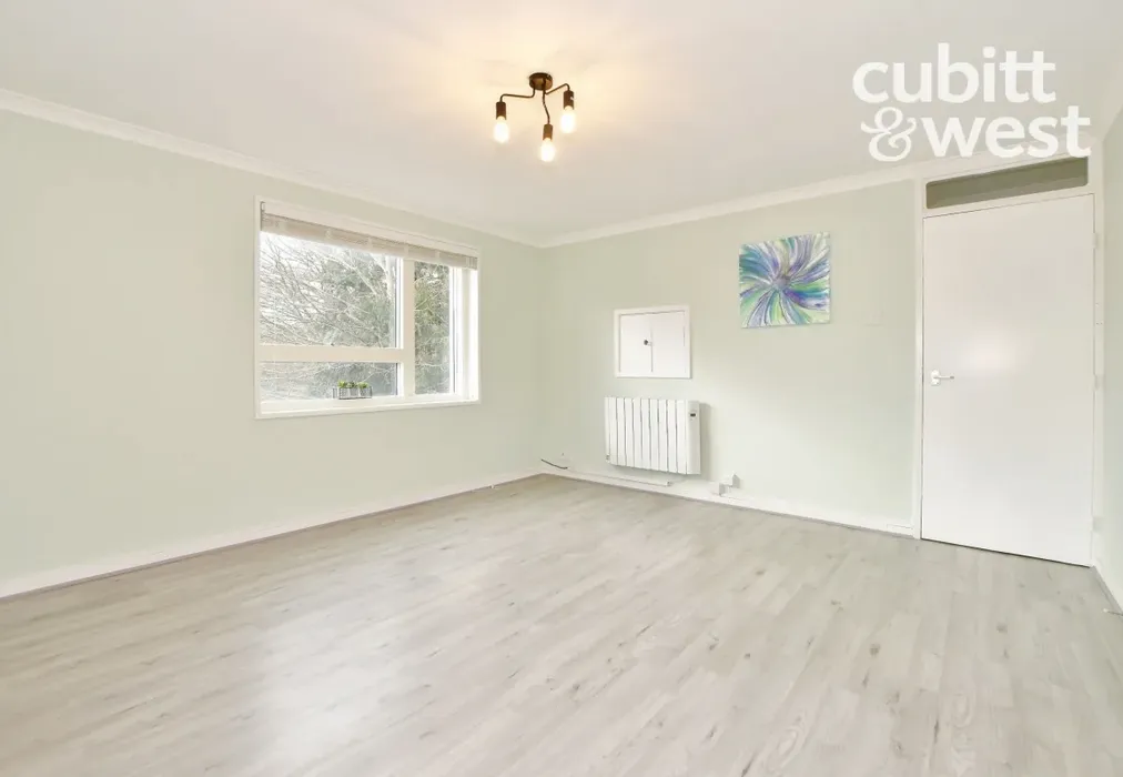 Lounge - AVAILABLE NOW! Orchard Way, East Grinstead, RH19 - Wards of Kent