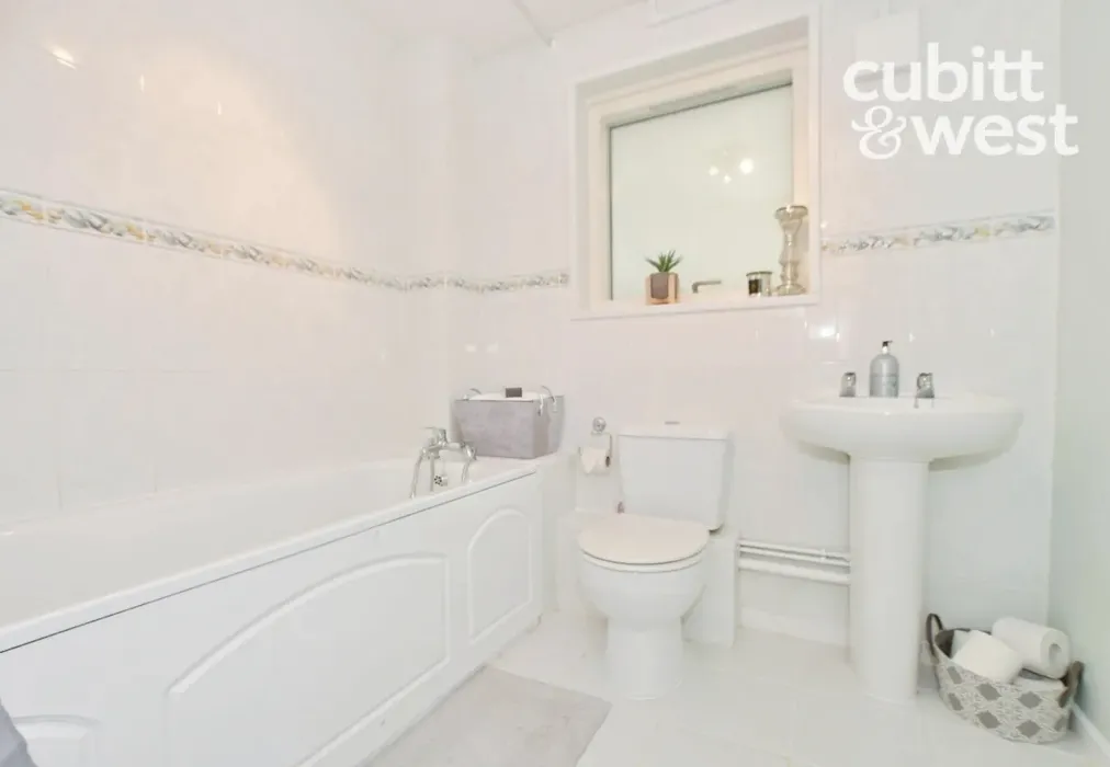 Bathroom - AVAILABLE NOW! Orchard Way, East Grinstead, RH19 - Wards of Kent