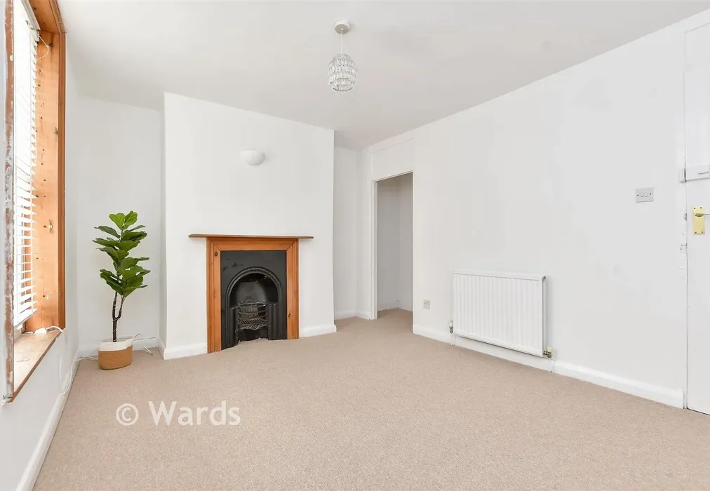 Bedroom 1 - Love Lane, Canterbury, Kent - Wards of Kent