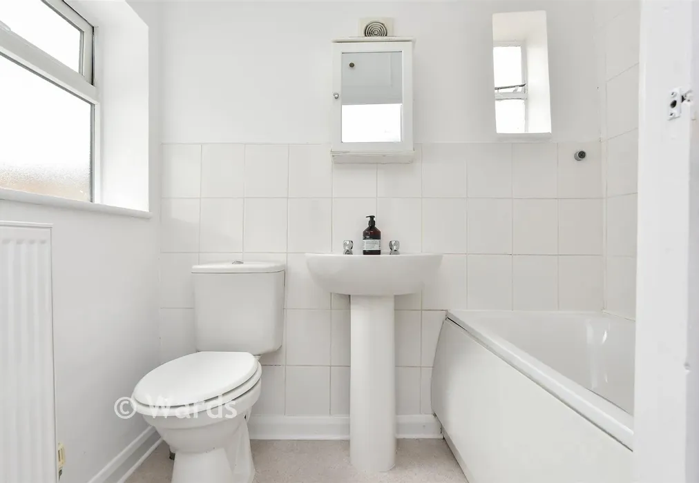 Bathroom - Love Lane, Canterbury, Kent - Wards of Kent