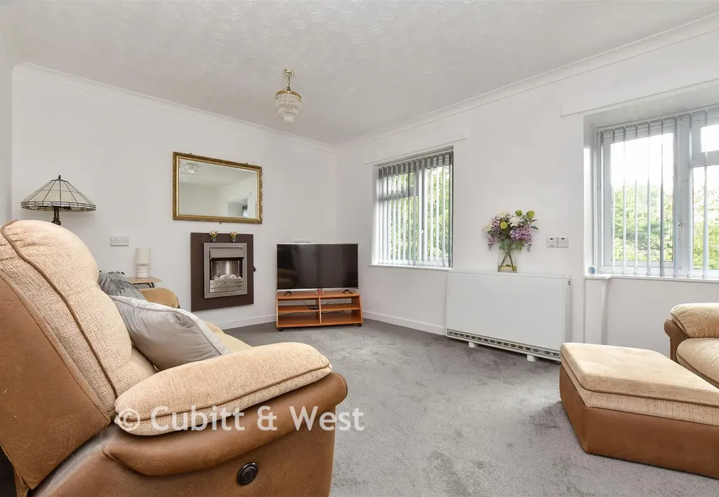 Lounge - Henbit Close, Tadworth, Surrey - Wards of Kent