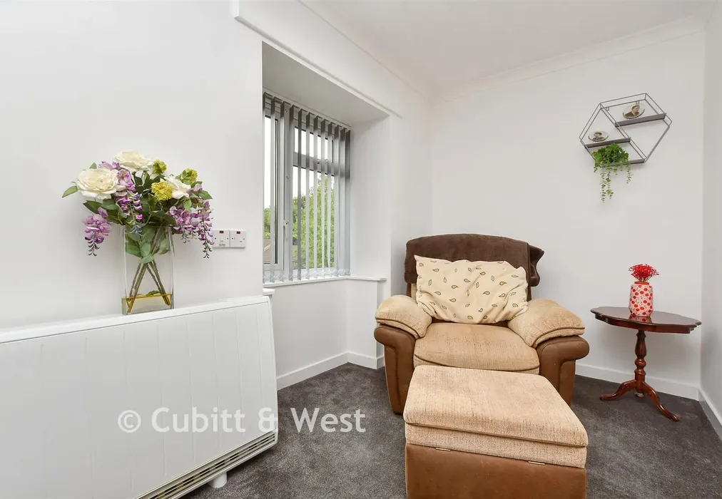 Lounge - Henbit Close, Tadworth, Surrey - Wards of Kent