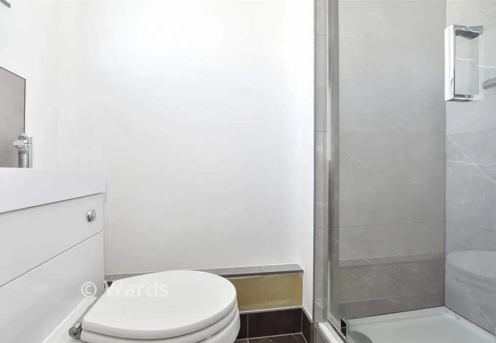 En-Suite - Seaview Road, Greatstone, Kent - Wards of Kent
