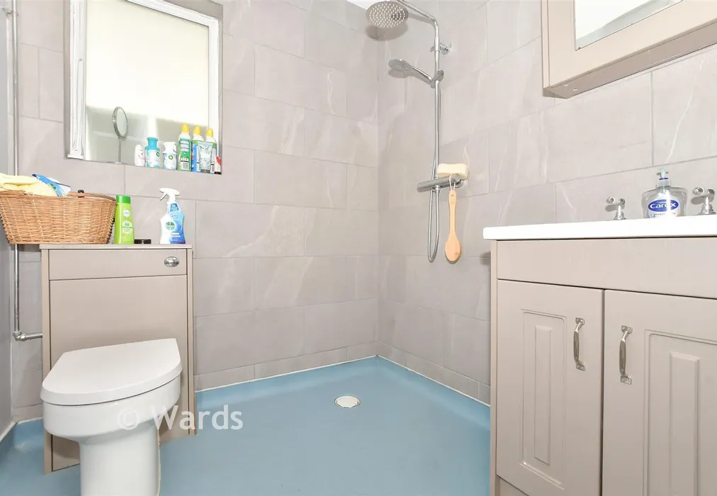 Wet Room - Seaview Road, Greatstone, Kent - Wards of Kent