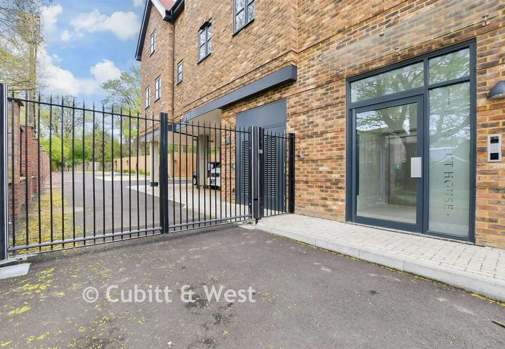 External Feature - Prospect House, Outwood Lane, Chipstead, Surrey - Wards of Kent