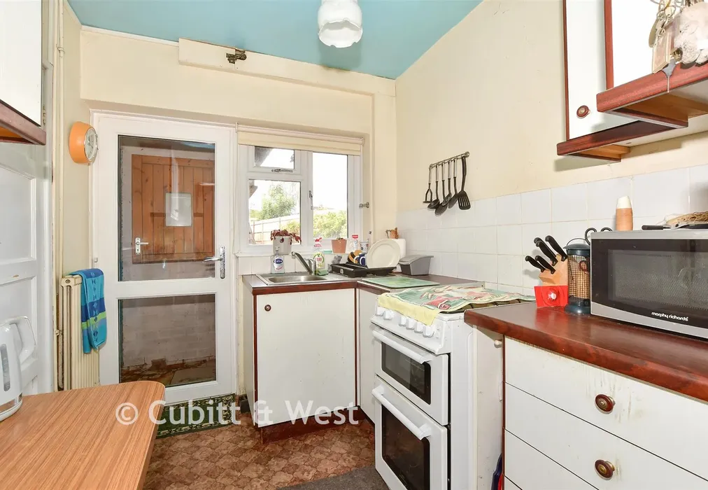 Kitchen - Downhurst Road, Ewhurst, Surrey - Wards of Kent