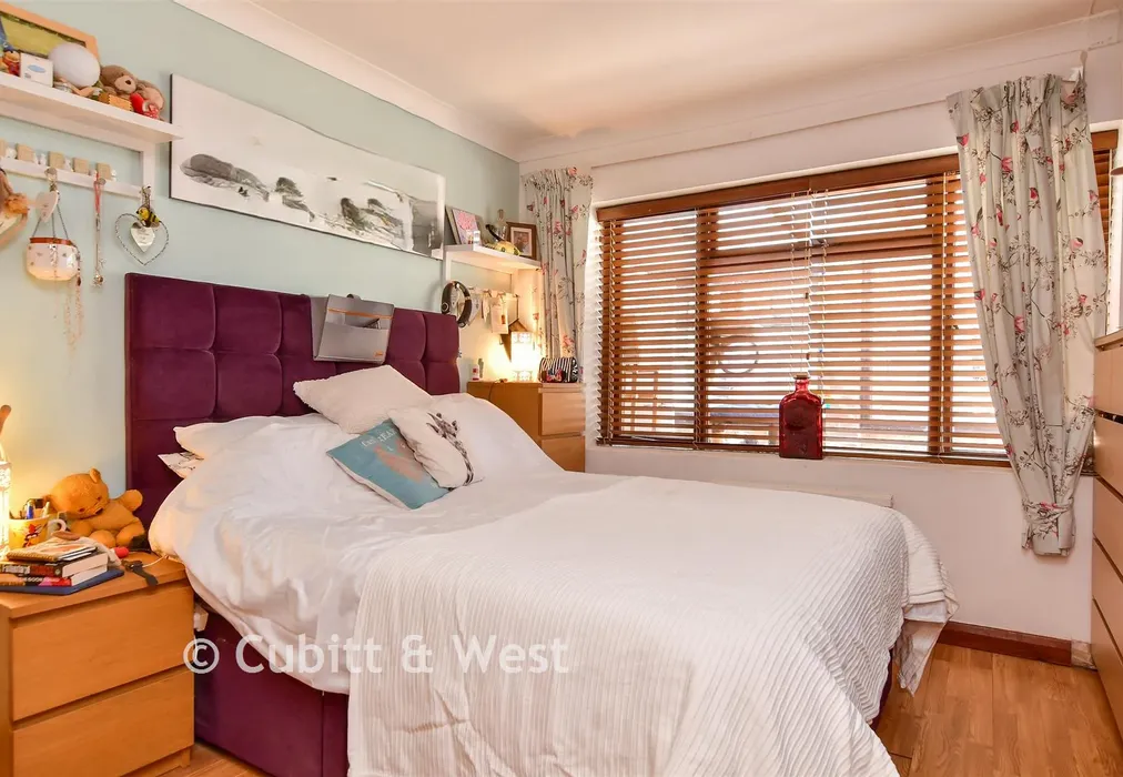 Bedroom 1 - Farm Hill, Woodingdean, East Sussex - Wards of Kent