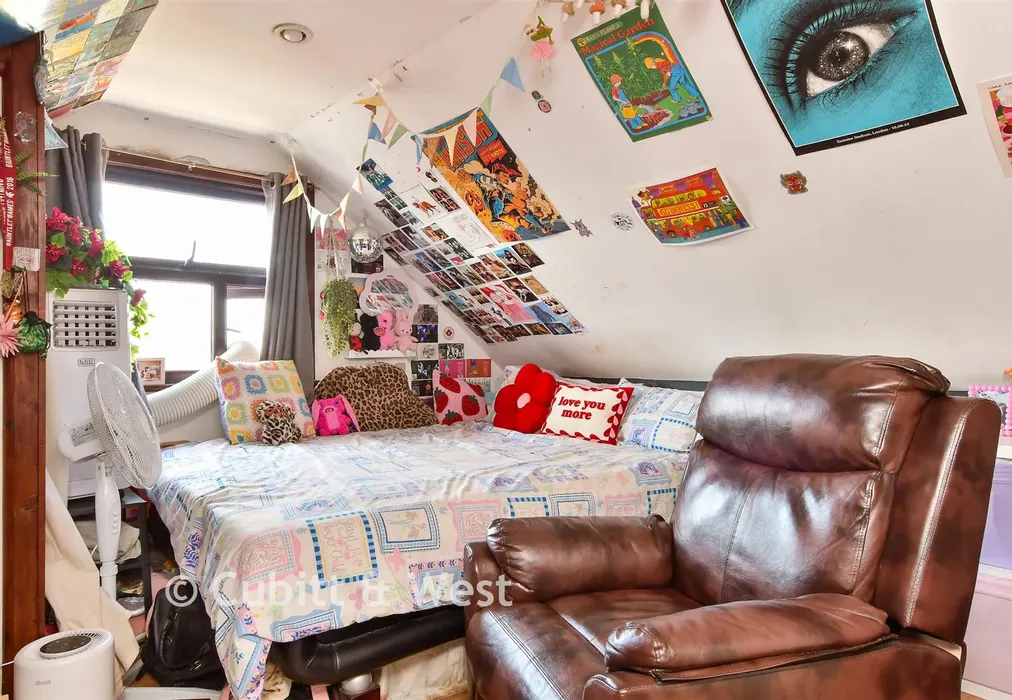 Bedroom 2 - Farm Hill, Woodingdean, East Sussex - Wards of Kent