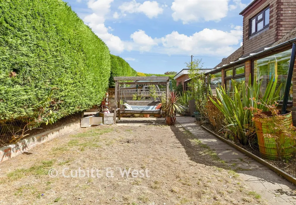 Front Garden - Farm Hill, Woodingdean, East Sussex - Wards of Kent