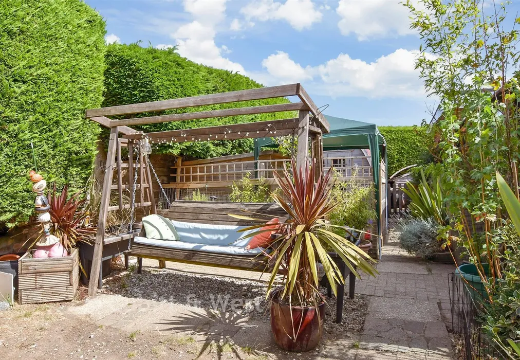 External Lifestyle Photograph - Farm Hill, Woodingdean, East Sussex - Wards of Kent