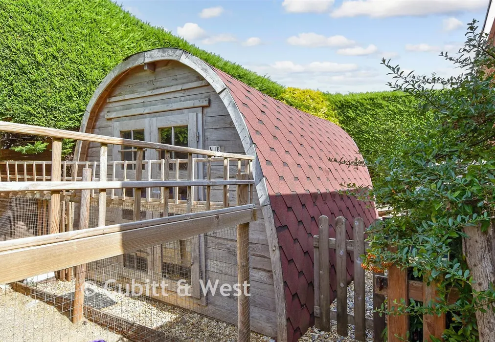 Workshop/Outbuildings - Farm Hill, Woodingdean, East Sussex - Wards of Kent