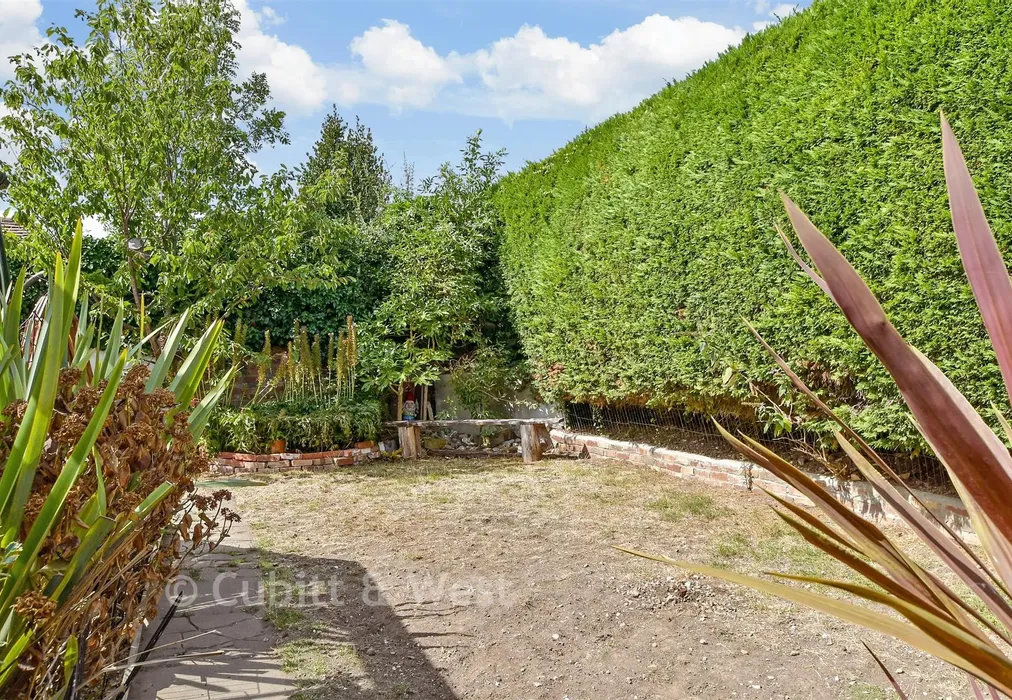 Front Garden - Farm Hill, Woodingdean, East Sussex - Wards of Kent